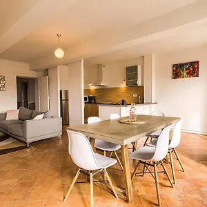 https://la-pause-occitane-t3-coeur-de-ville-avec-parking.midi-pyreneeshotels.com